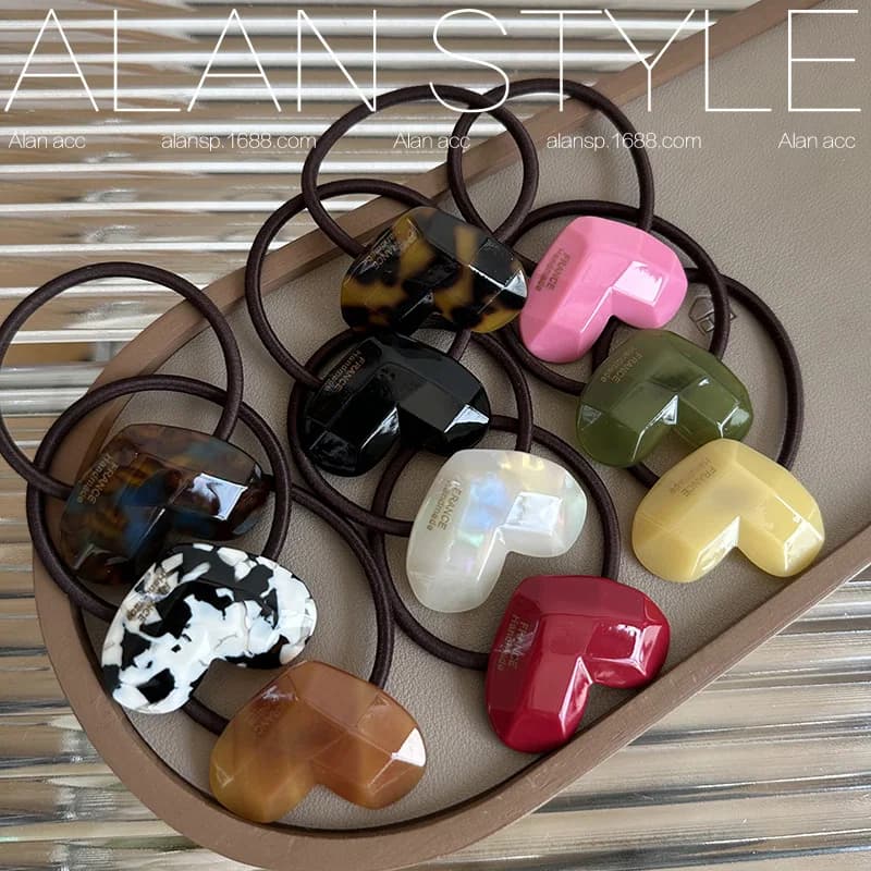 Elastici per capelli Sweet Heart color crema, base in acetato con etichetta dorata, per donna, eleganti.