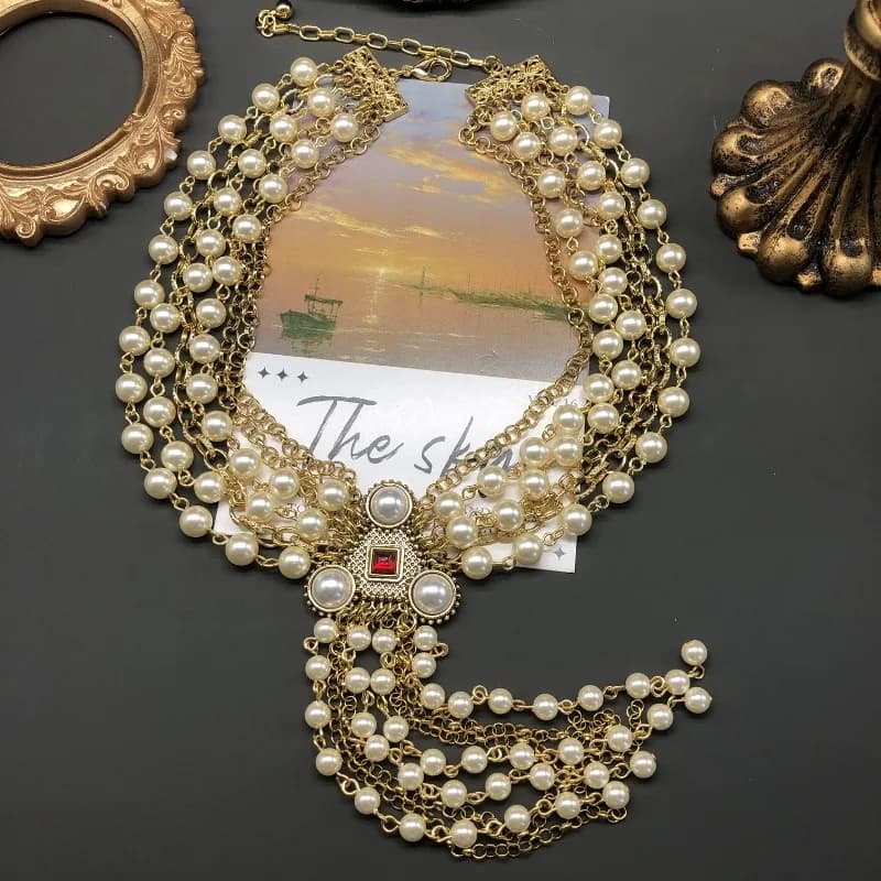 Collana Lunga Multistrato con Perle e Frange, Elegante e Raffinata, Catena Lunga per Maglione, Gioiello Medievale di Lusso