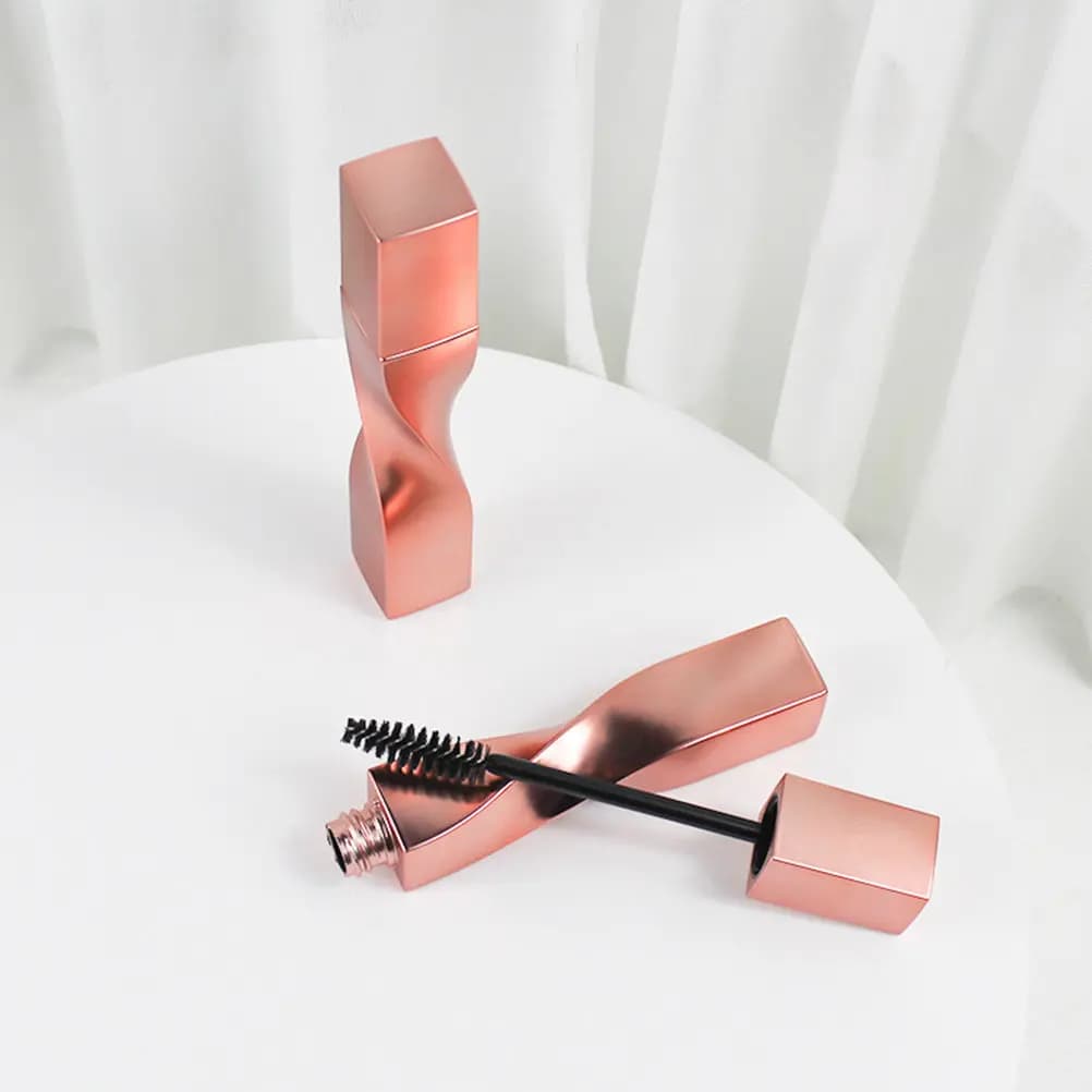 4 Tubetti Ricaricabili per Mascara con Applicatore, Flaconi per Siero Ciglia Formato Viaggio, Contenitori per Olio di Ricino, Separazione Naturale delle Ciglia, Comfort