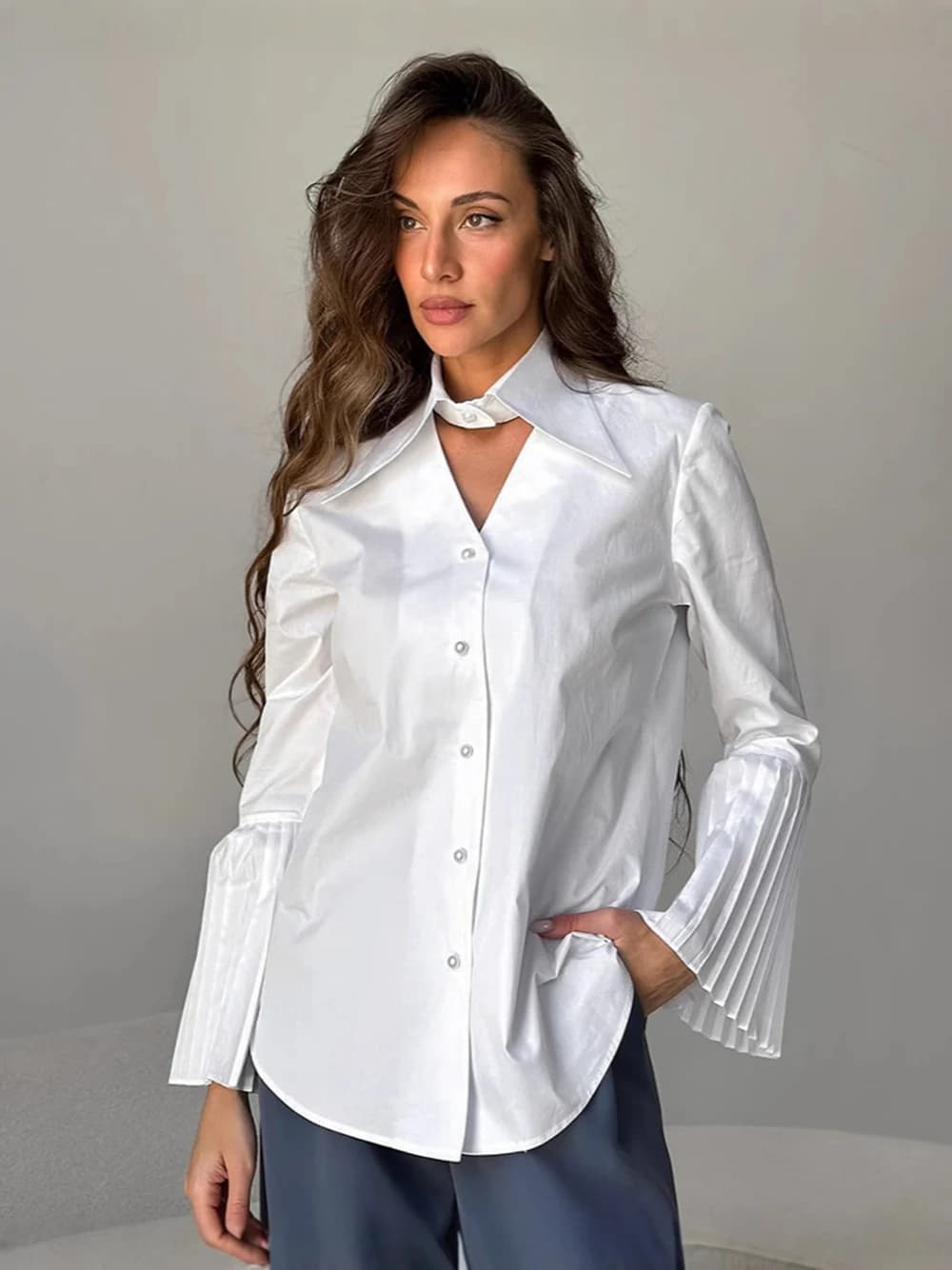 Camicia bianca da donna moda 2025 Nuova primavera estate risvolto monopetto a maniche lunghe scava fuori design casual top femminili