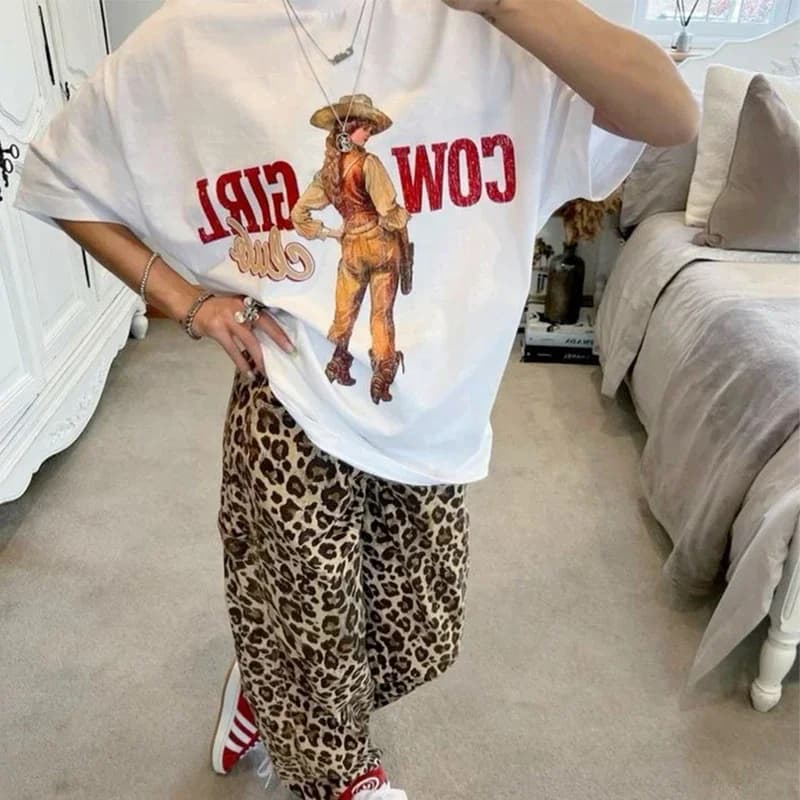 Simpatica maglietta Cowgirl Club Retro Boho Paese occidentale T-shirt grafiche Allentate Vintage Estetica Rodeo T-shirt Abbigliamento moda donna