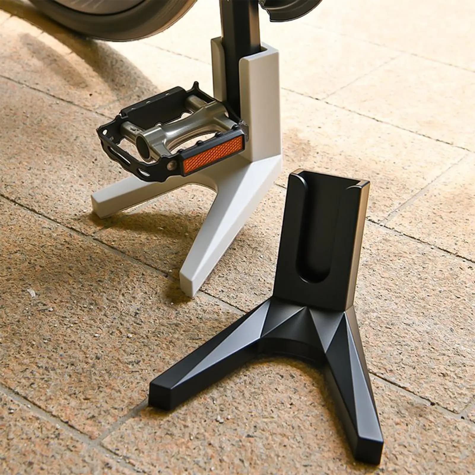 Supporto da terra portatile per bicicletta, cavalletto stabile per parcheggio bici, espositore salvaspazio per bici da strada, per stoccaggio e fissaggio