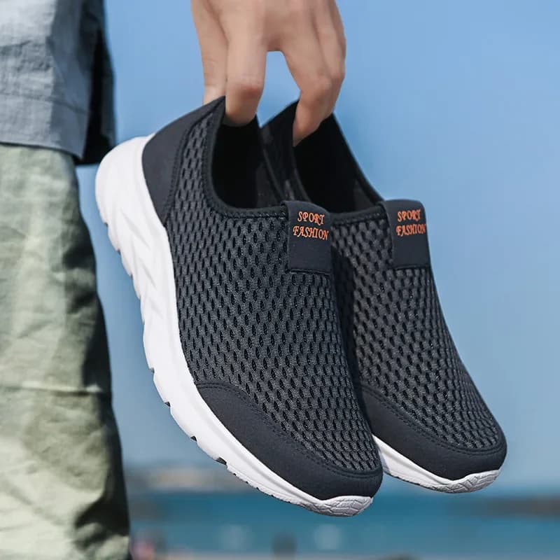 2025 Scarpe da ginnastica da uomo in mesh traspirante Scarpe casual da uomo Outdoor antiscivolo Mocassini di grandi dimensioni Walking Scarpe da tennis maschili leggere