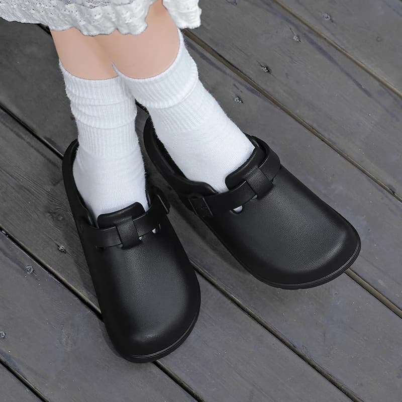 Casual home Slippers in solid color, simple design that combines any style, soft and comfortable material + non-slip sole, comfortable footwear to relax at home and walk around the interior