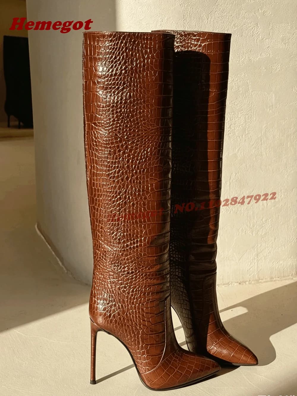 Stivali alti al ginocchio in pelle marrone con stampa coccodrillo, a punta, con tacco a spillo, alla moda, patchwork, slip-on, scarpe invernali da donna