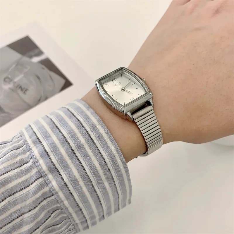 Orologio da donna quadrato semplice alla moda Corea squisito orologio da donna in acciaio inossidabile con quadrante piccolo orologio impermeabile da donna