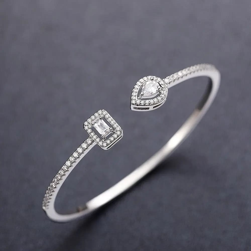 Gioielli Bracciale con zirconi cubici Ornamenti fatti a mano Bracciale con geometria di lusso Bracciale aperto regolabile di fascia alta impermeabile