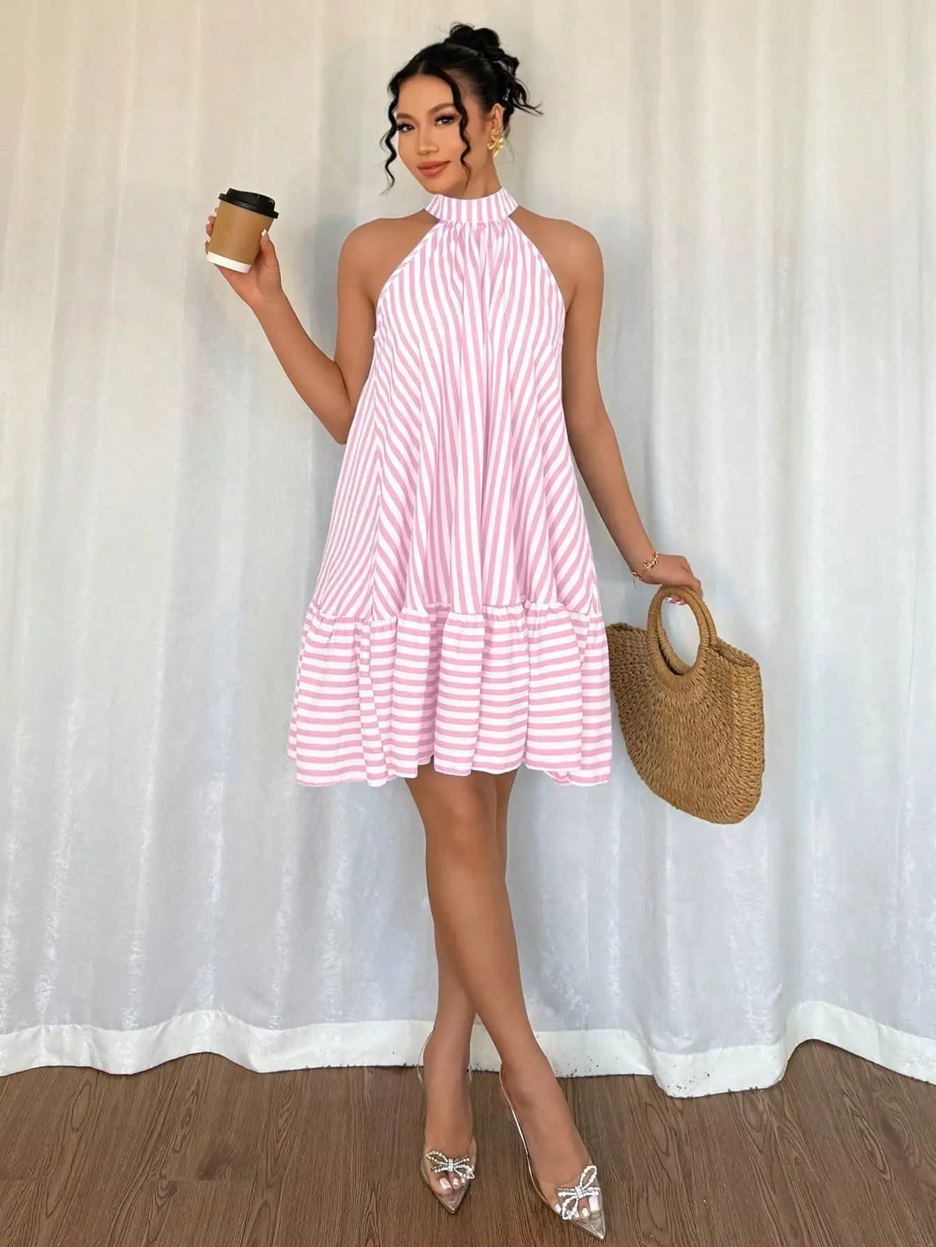 Elegante Abito Mini a Righe con Collo Halter Senza Maniche e Orlo a Volant Rosa