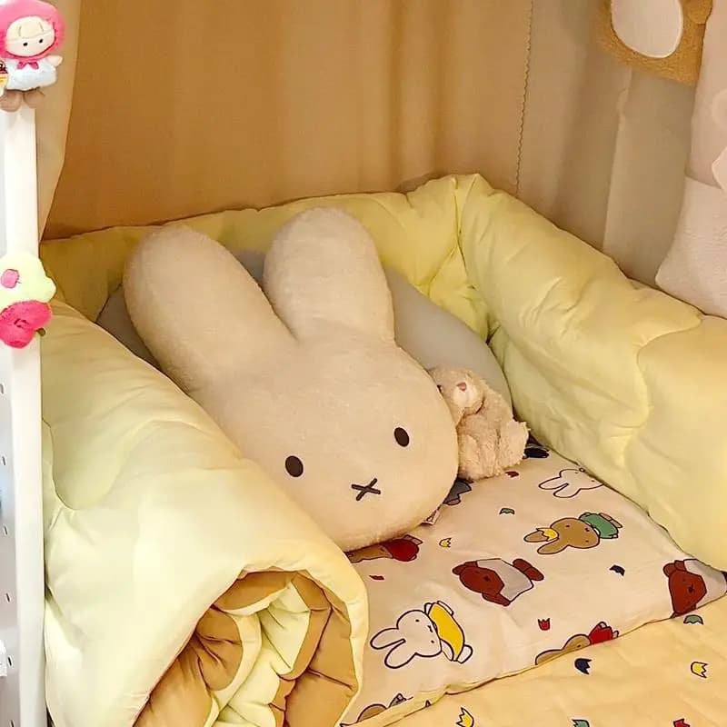 Nuovo cuscino Kawaii carino Miffy dolce bambola giocattolo decorazione della stanza creativa ornamento del fumetto regalo di Natale di compleanno