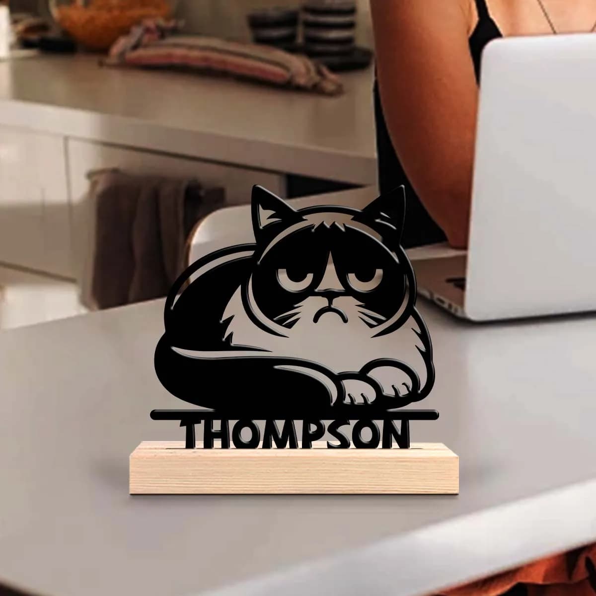 1pc Metal Desktop Ornaments and Decorations Custom Name With Wooden Base New Home Gift for Friends,Decorative Ornaments