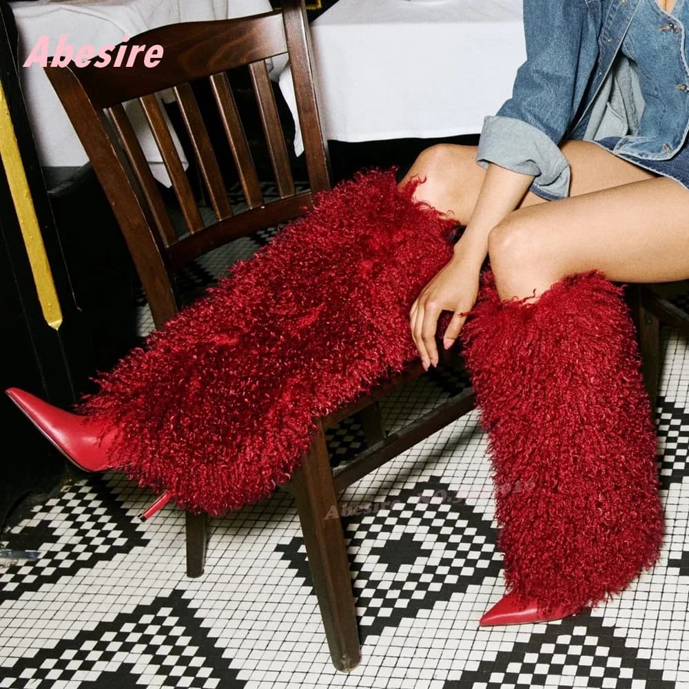 Stivali alti al ginocchio in pelliccia soffice rossa Patchwork Tacchi a spillo Stivali invernali da passerella per donna 2025 Nuove scarpe calde Scarpe a punta di lusso