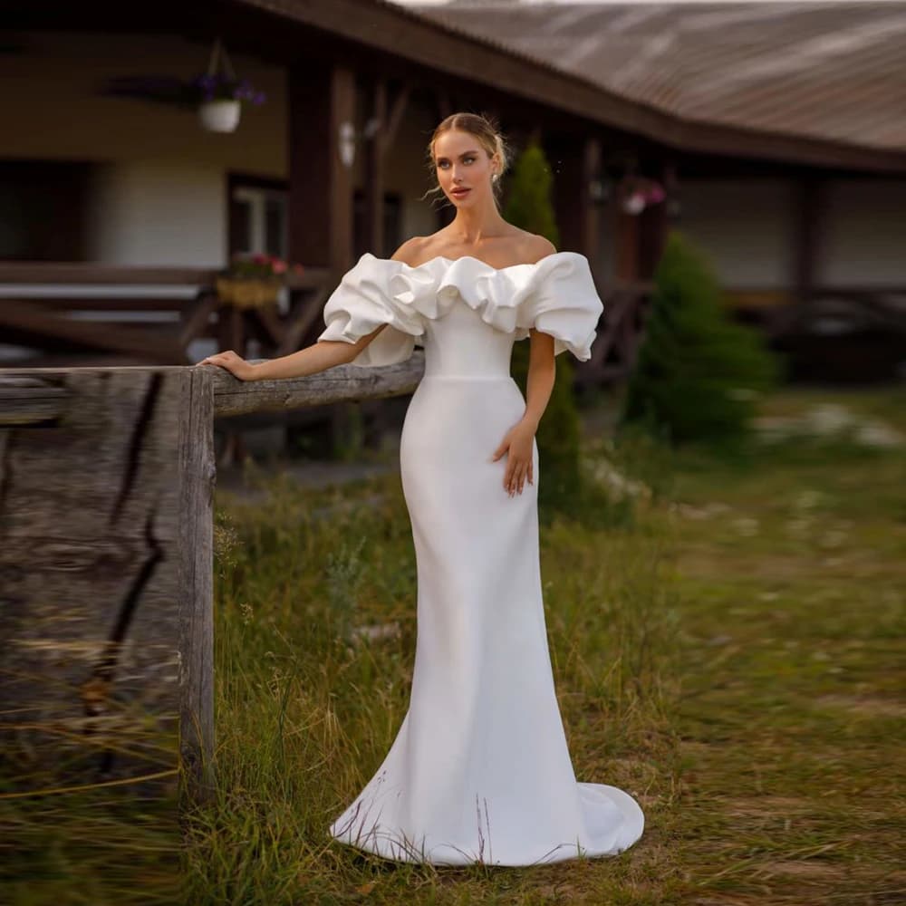 Elegante abito da sposa a sirena in raso con spalle scoperte e volant a maniche corte abito da sposa bianco per donna moderno Robe De Mariage personalizzato