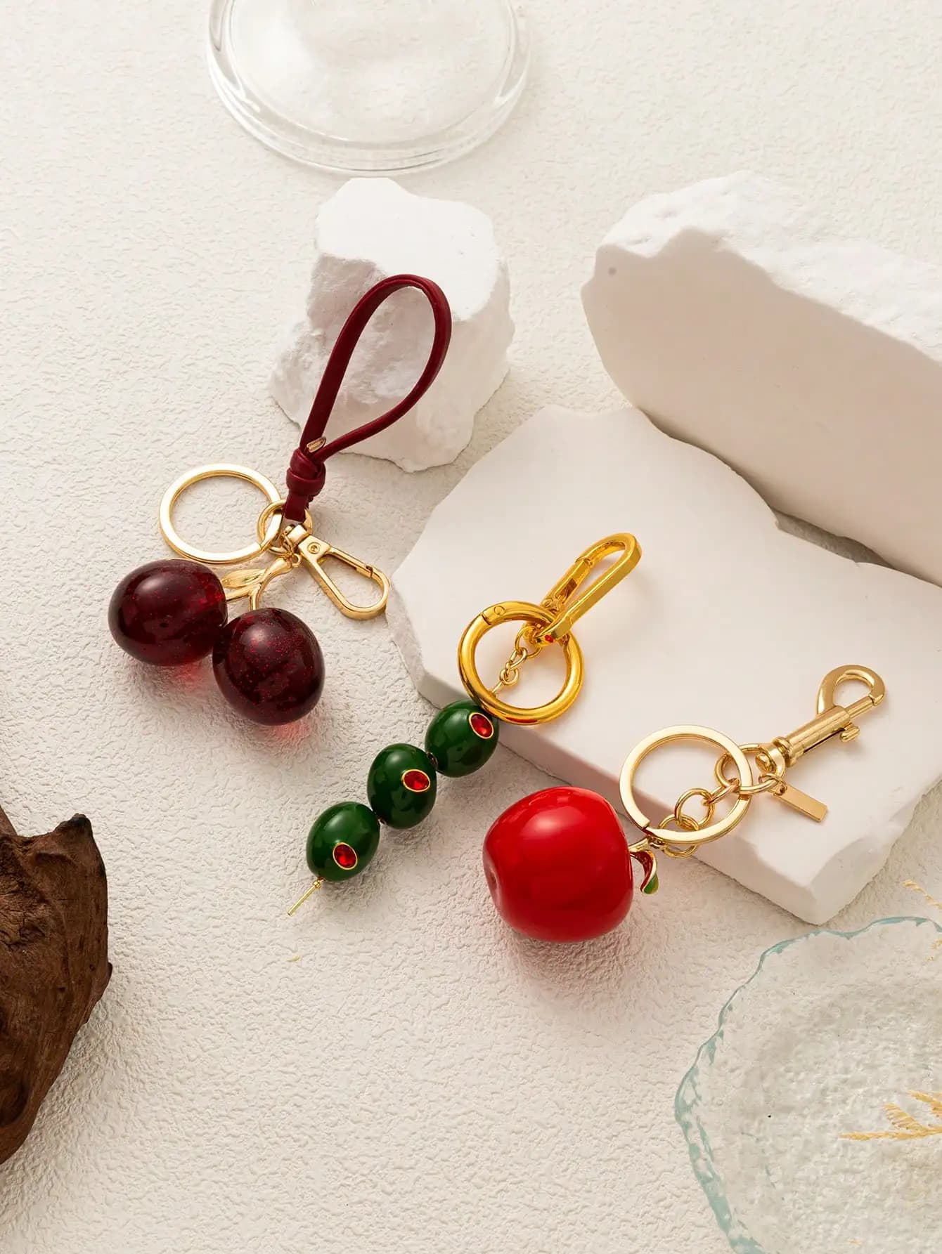 Portachiavi alla Moda a Forma di Frutta: Ciliegia, Mela, Oliva - Ciondolo per Borse, Zaini e Valigie