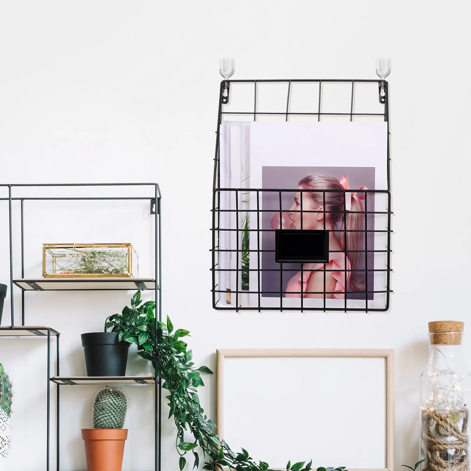 Wall Magazine Holder Iron Metal Wire Mounted Magazine Rack File Organizer for Office Home Wall Hanging Book Shelf Storage Basket