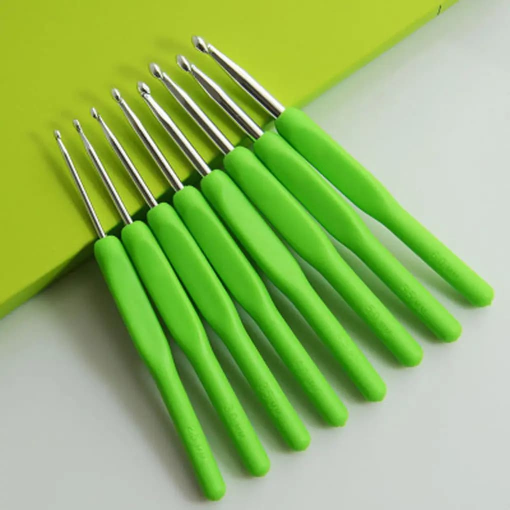 8 Pz/set Colorato Manico In Plastica Morbida Allumina Uncinetti Ferri Da Maglia Set 2.5-6mm Crochet per Tessuto Aghi Da Cucire strumento