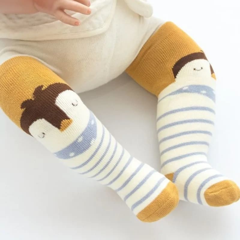 Calzini lunghi unisex in jacquard elasticizzato con disegni a cartoni animati, morbidi e coccolosi, per neonati e bambini piccoli, maschi e femmine.