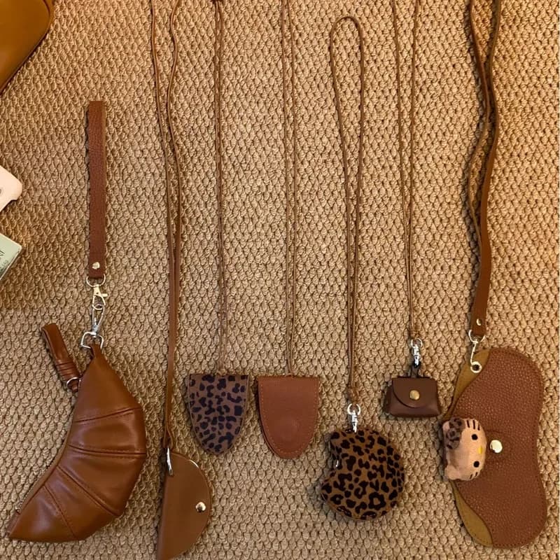 2026 Leather Dachshund Dog Bear Pendant Sunglasses Storage Bag Necklace Accessories Versatile Sweater Chain Niche Design