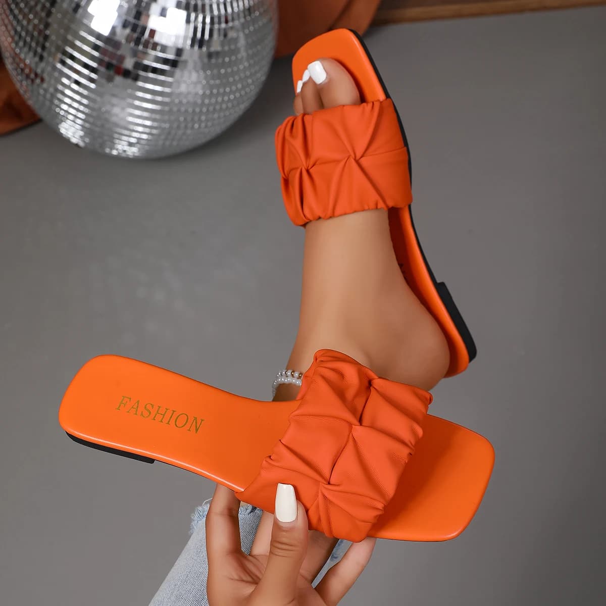 Women's Summer Slippers New Elegant Beach With Flat Bottom Fashionable Capispalla Light square tip Comfortable casual slippers