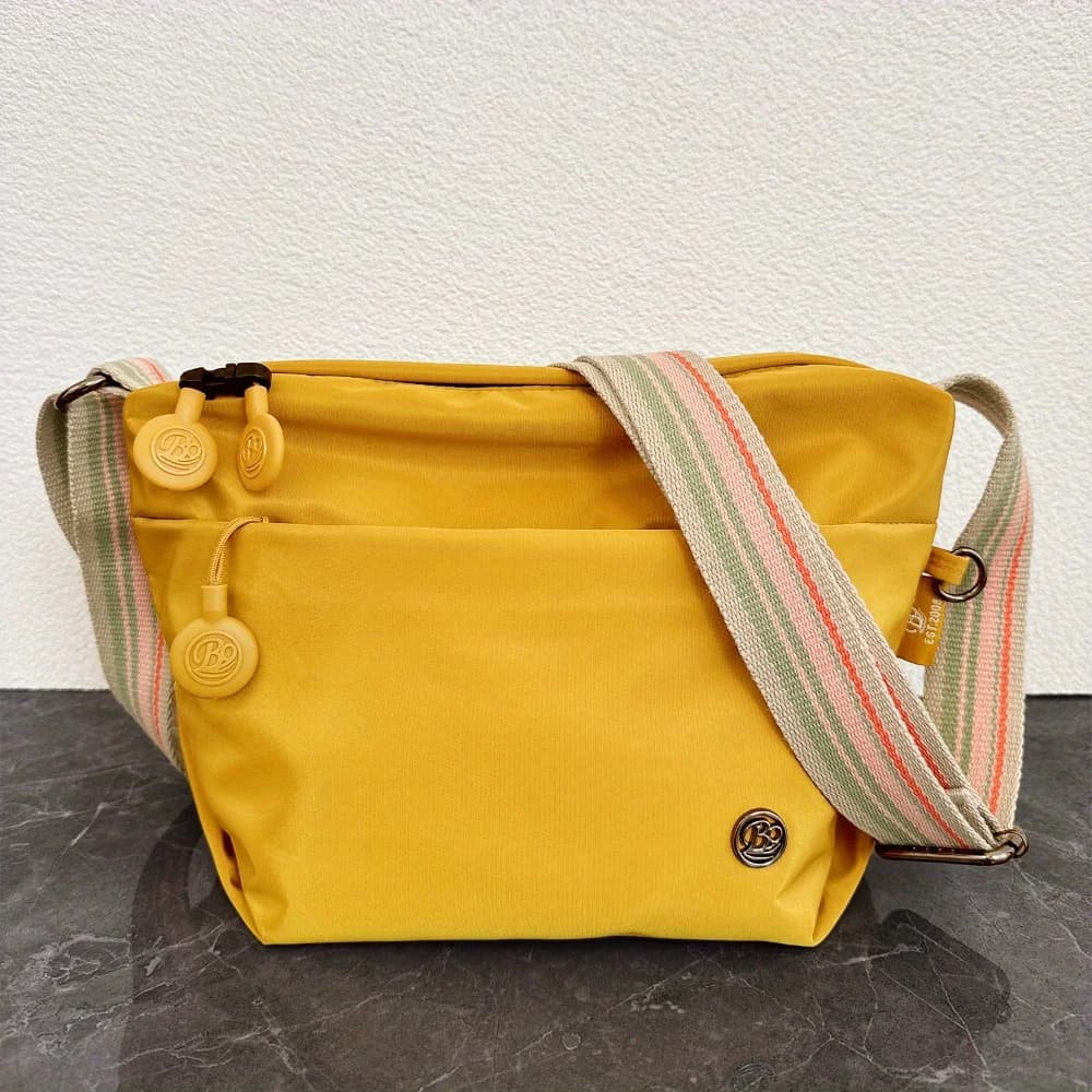 Borsa a tracolla in nylon ultraleggero per donna Borsa da donna leggera con tracolla larga regolabile Chiusura con cerniera Elegante borsa a tracolla