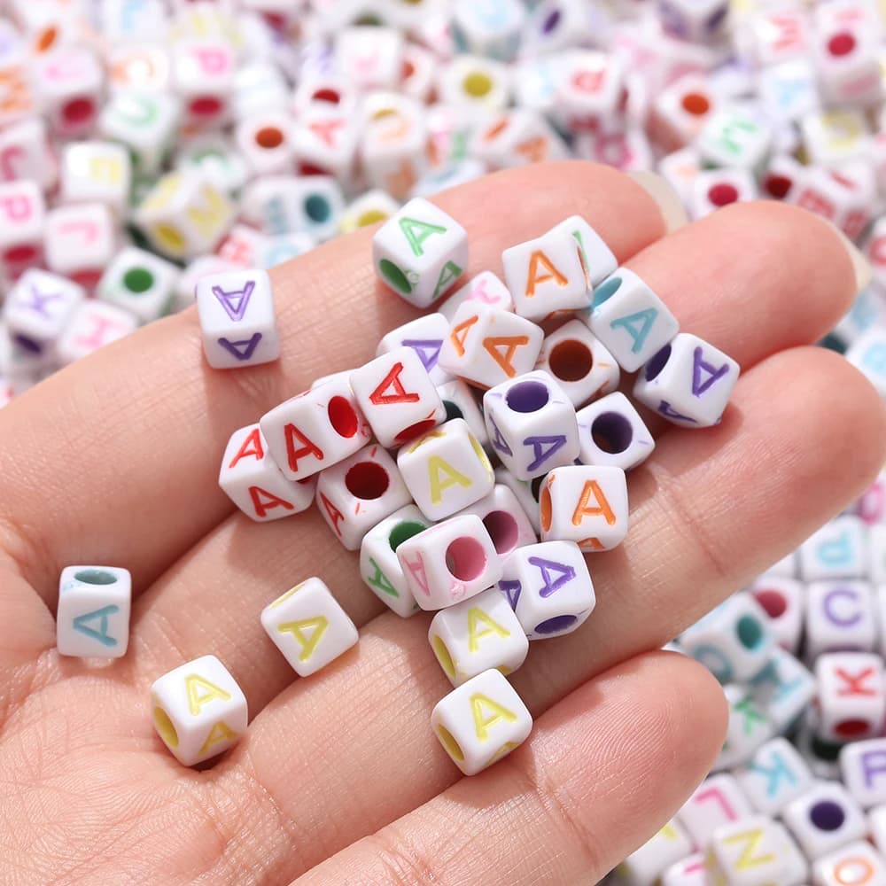 100 Pz/lotto 6mm AZ Lettera Acrilica Perline Colorate Alfabeto Perline Del Distanziatore per il Braccialetto FAI DA TE Collana Creazione di Gioielli Accessori