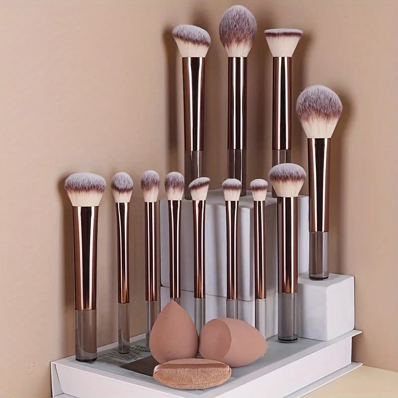 Set di 15 pennelli per il trucco, inclusi pennello per la polvere, pennello per il fard, pennello per l'illuminante, pennello per l'ombretto, pennello per le ciglia, pennello per l'eyeliner.