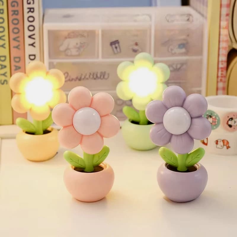 Mini luce notturna floreale a LED per scrivania da camera da letto Mini lampada da tavolo Deco Regalo per la camera dei bambini Lampade da notte con decorazione creativa