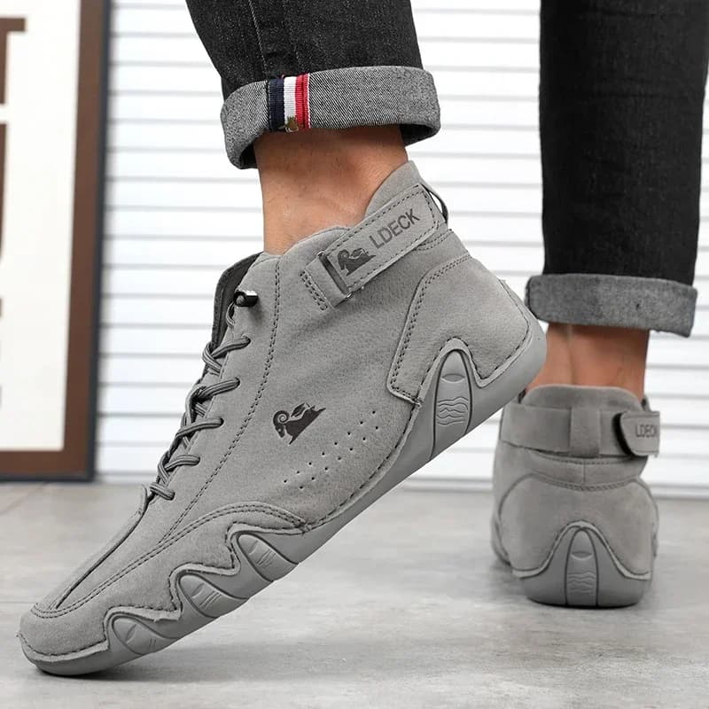 Stivali nudi casual da uomo Scarpe sportive alte alla moda di lusso Mocassini alla moda Scarpe da moto resistenti all'usura impermeabili