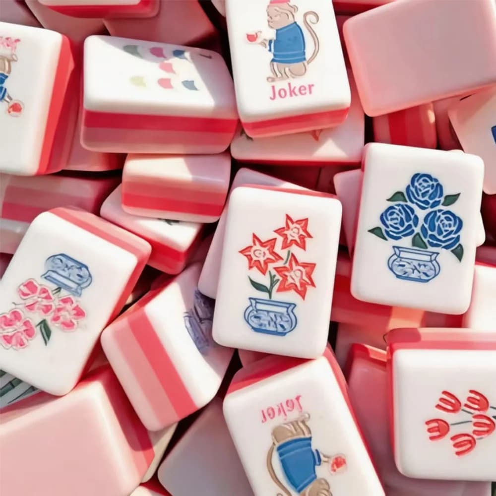 Set di Mahjong Americano a Quattro Strati in Acrilico Rosa Chiaro, 160 Tessere a Tema Vintage, Gioco da Viaggio Portatile per Regali e Feste