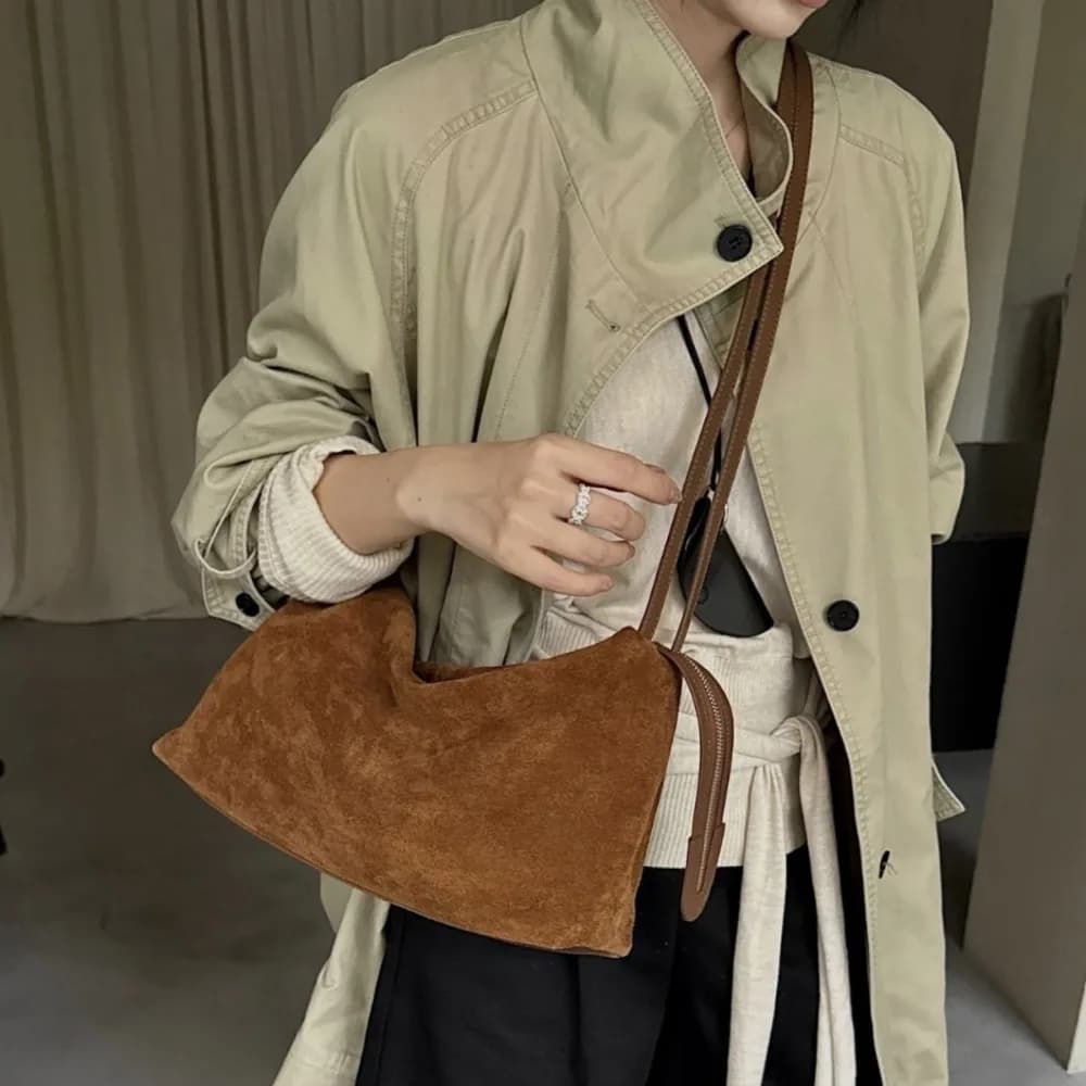 2026 New Large Capacity Frosted Cowhide Pillow Retro Versatile Shoulder Commuter Travel Vacation Big Bag Female Unique Fashion