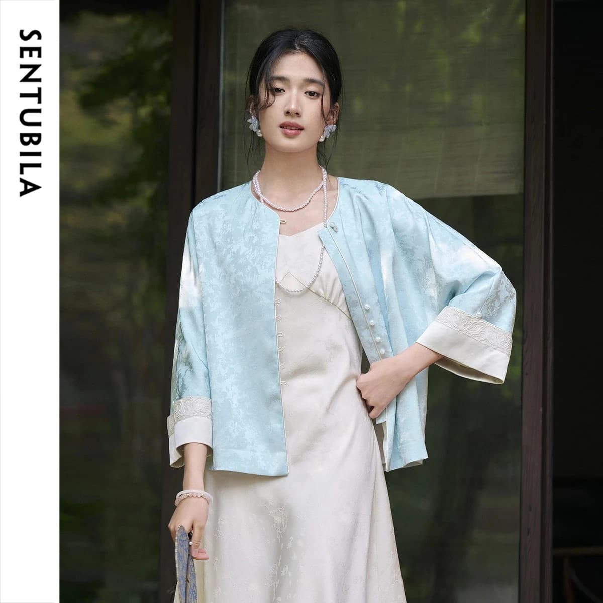 SENTUBILA Nuova Giacca Cardigan in Raso Jacquard Stile Cinese da Donna Primavera 2026 Elegante con Bottoni e Polsini in Pizzo 161WP4224