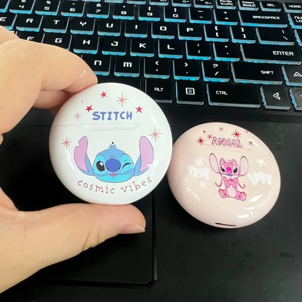 Auricolari Bluetooth 5.3 Wireless 3D Cartoon Stitch Angel, Cuffie HiFi con Suono Surround, Controllo Touch Intelligente, Lunga Durata della Batteria