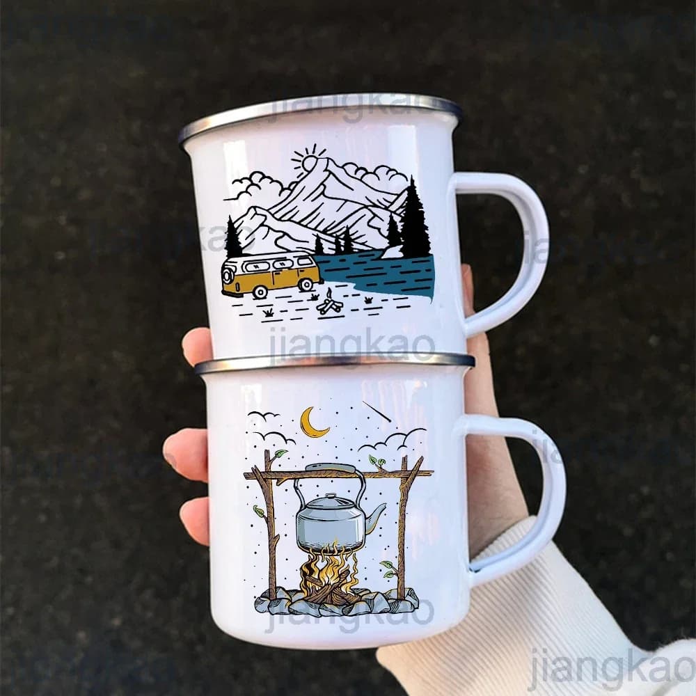 Tazze da campeggio stampate per roulotte Tazza da campeggio smaltata Avventura Fuoco da campo Festa Tazza da succo di birra Tazze con manico da montagna Regali per camper