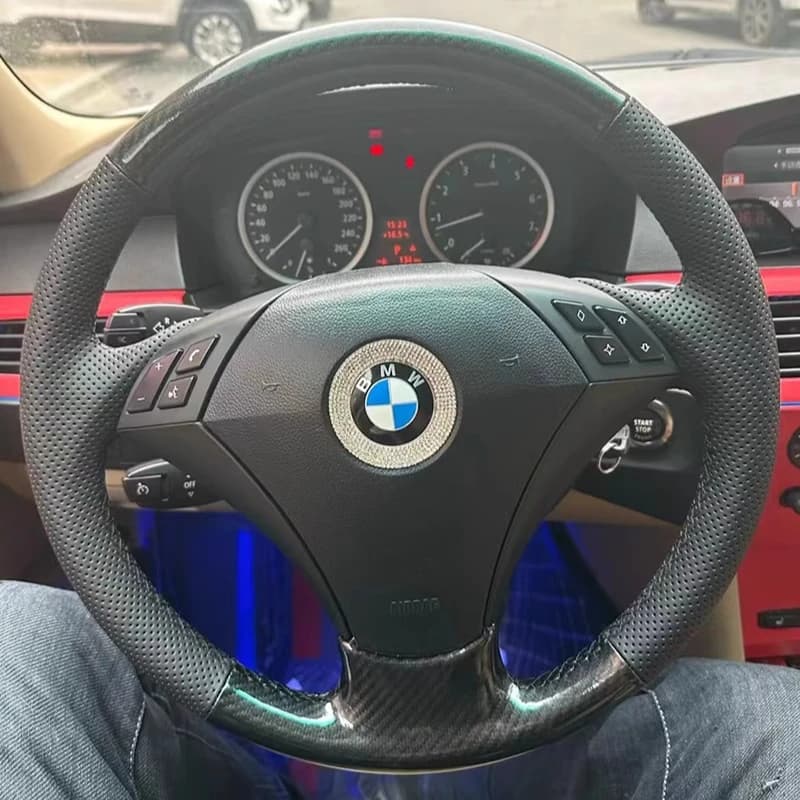 Per BMW E60 523 530 523li 525 520li 535 545i Coprivolante per auto antiscivolo in vera pelle nera cucita a mano in fibra di carbonio