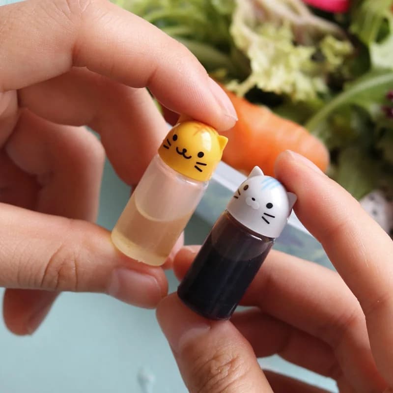 3 pz/set Mini Bottiglia di Salsa di Condimento Piccoli Contenitori Bella Bottiglie di Cane Gatto per Bento Lunch Box Cucina Vaso Accessori Del Fumetto