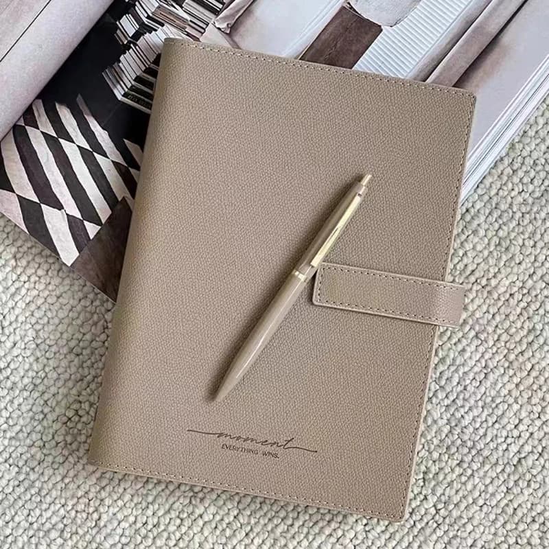 A5 Binder Pu Leather Notebook Journal Diary Planner a fogli mobili hard shell Business Office Notepad cancelleria fibbia in metallo personalizzata