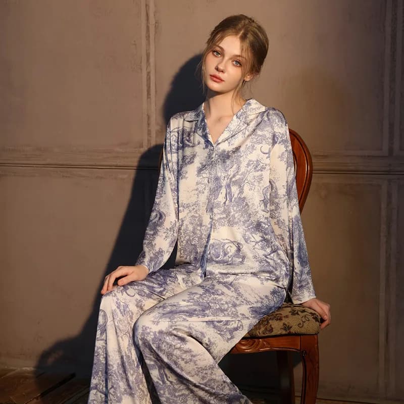 Pigiama da donna con stampa alla moda, set pigiama comodo in seta ghiacciata a maniche lunghe