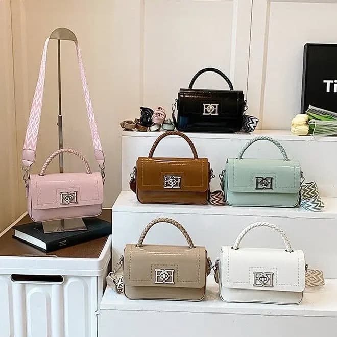 Borsa per pannolini morbida e foderata con tessuto interno delicato che protegge gli oggetti delicati del bambino e gli oggetti sensibili dai graffi