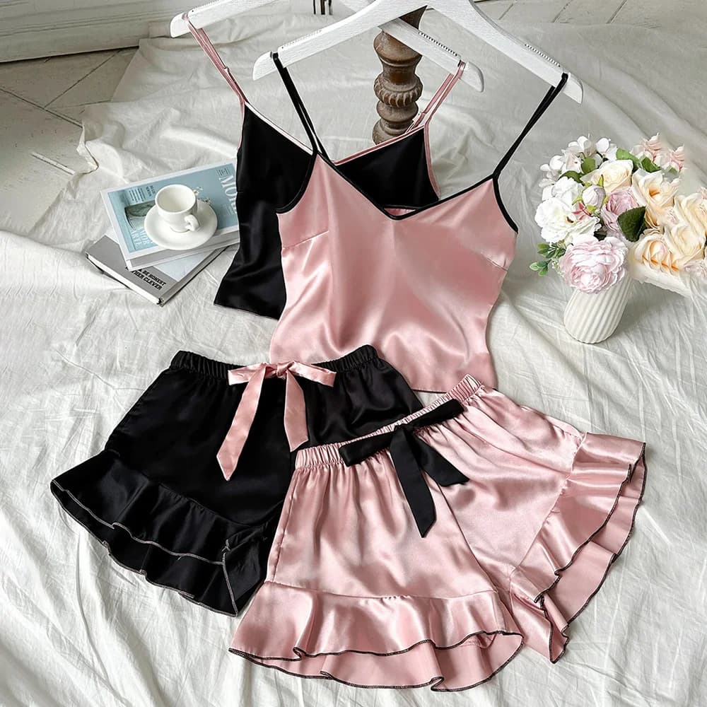 Pigiama da donna in raso liscio T-shirt con scollo a V Bordi arricciati e pantaloncini con fiocco Pigiama semplice e traspirante Set Sling Abbigliamento per la casa