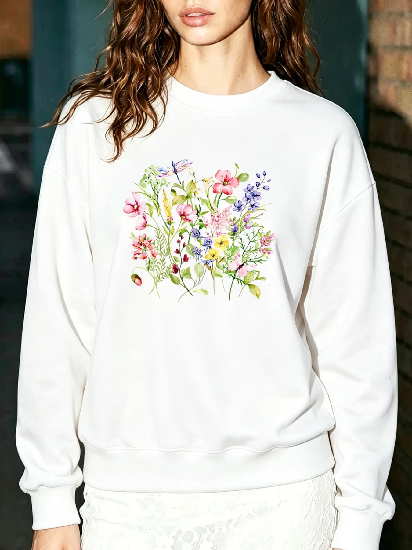 Beautiful Flowers Attract Dragonflies Print Pullover Women Y2K Hip Hop Sweatshirt Soft O-Neck Sportswear Casual Fleece Clothes