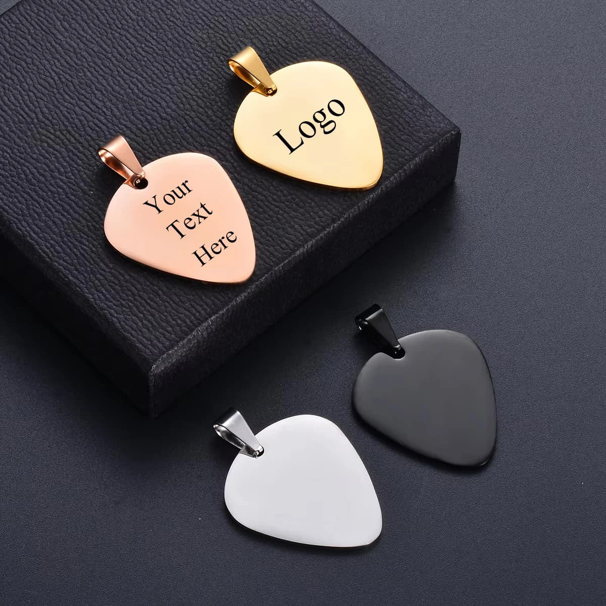 Collana con ciondolo plettro per chitarra in acciaio inossidabile da 1 pezzo Personalizza nome logo testo regalo personalizzato per uomo papà fidanzato famiglia