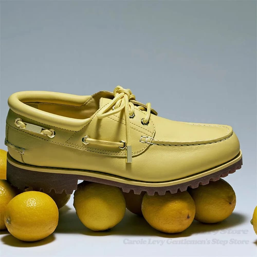 Mocassini da Uomo 2026 in Pelle Giallo Banana Cuciti a Mano, Punta Tonda, Slip-On con Lacci, Stile Vintage, Scarpe Casual in Pelle per Esterni