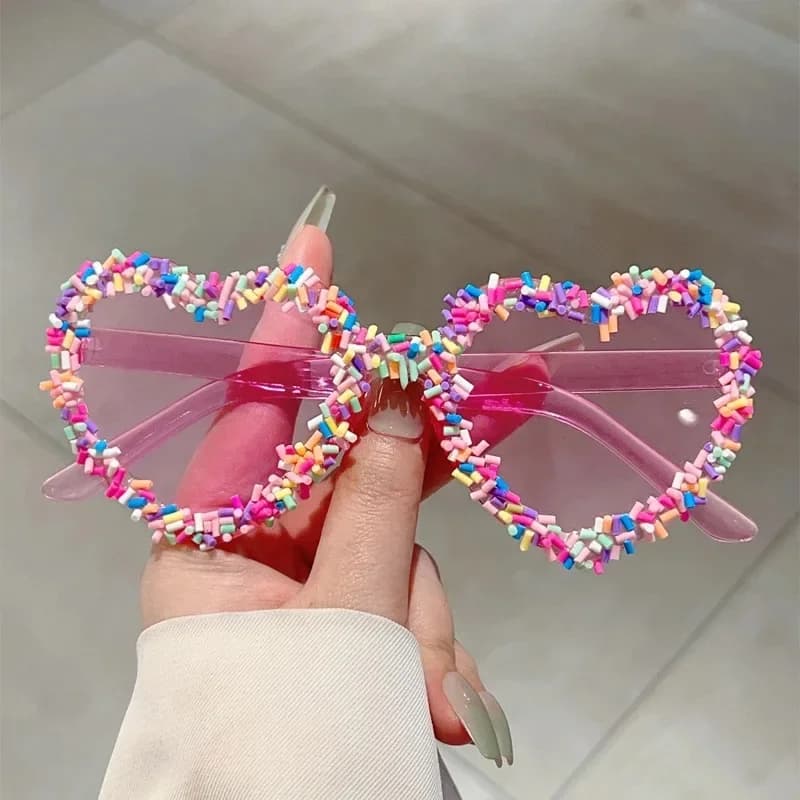 Popolare y2k Vintage Love Heart Occhiali da sole da donna per uomo Luxury Brand Design Occhiali da sole Punk Cake Candy Pink Cute Party Eyewear