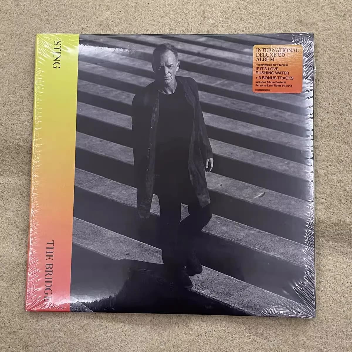 Sting The Bridge International Deluxe Edition – Leggenda del pop rock britannico, voce maschile, musica folk con versi, oggetto da collezione
