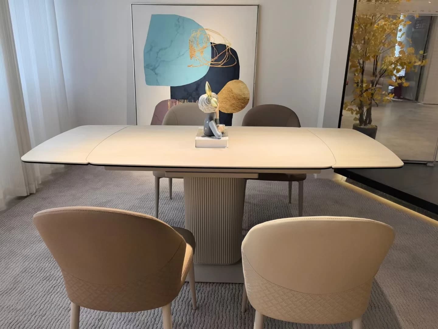 Set Tavolo da Pranzo Allungabile con Sedie - Piano in Pietra Sinterizzata Salvaspazio per 10 Persone, Gambe in Metallo, Arredamento Moderno per Appartamenti