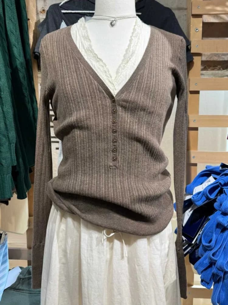 T-shirt con Scollo a V e Bottoni in Maglia per Donna, Primaverile Casual Streetwear in Cotone, Maniche Lunghe Slim, Stile Preppy Dolce e Carino, T-shirt Y2K