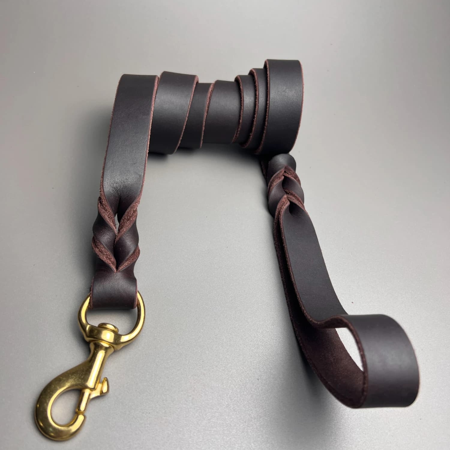 Guinzaglio vintage fatto a mano in vera pelle di vacchetta spessa 4 mm, adatto a tutte le razze di cani Guinzaglio per cani nero Adatto a tutti i cani