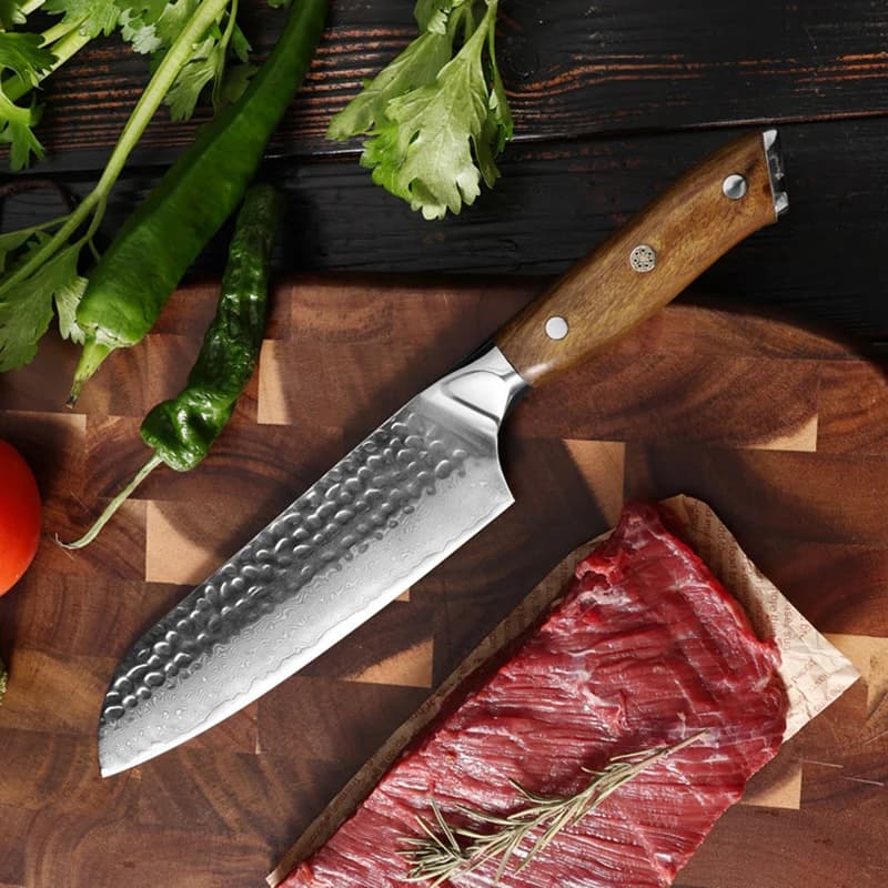 Coltello Santoku da 7 Pollici Fatto a Mano in Acciaio Damasco 10Cr15Mov con Manico in Legno, Coltello da Chef per Affettare Verdure, Carne e Uso in Cucina