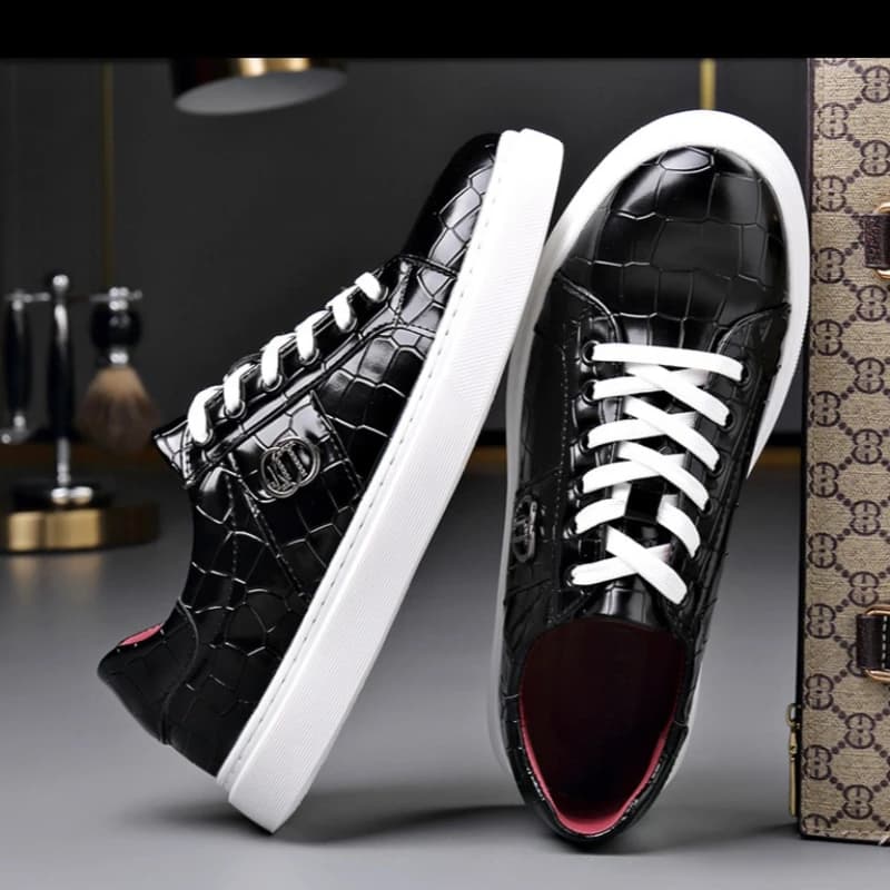 Spring New Shoes for Men Leather Casual Shoes Trend Knurling Flat Skateboard Shoes Cool Lace-up Sneaker Big Size