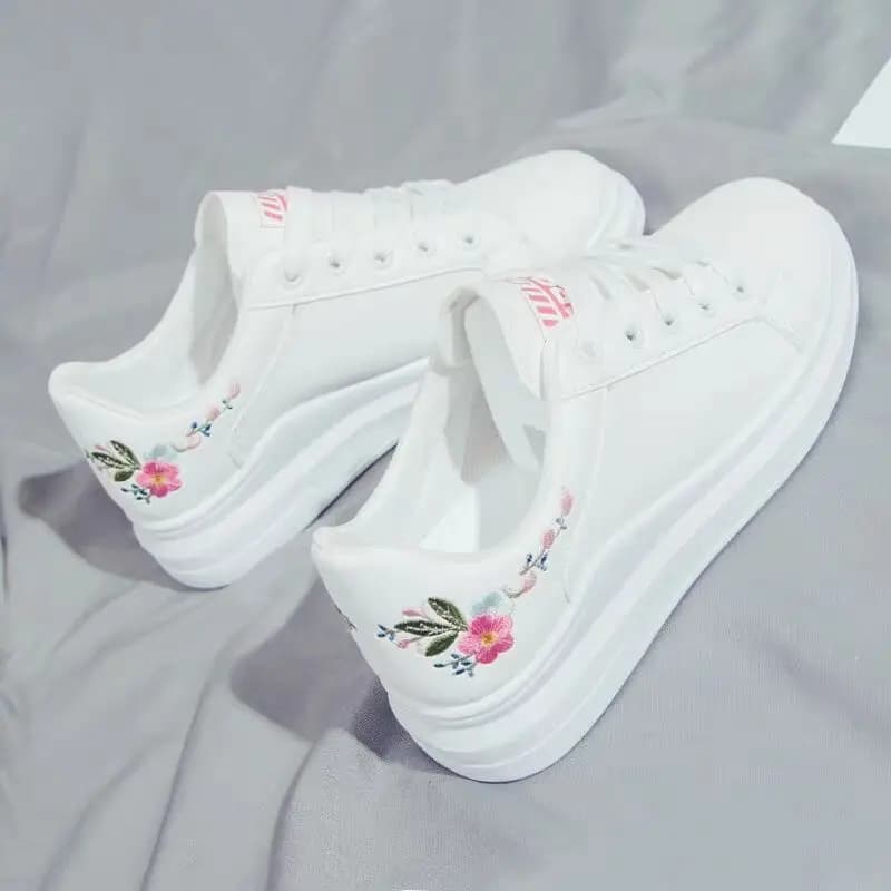 Shoes 2025 Women Running Spring Autumn Fashion White Breathable Flower Embroidered Lace-Up Casual Sneakers Zapatos De Mujer
