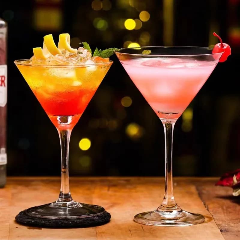 Bicchiere da cocktail in vetro triangolare Martini Bar in vetro alto creativo Miscelatori classici